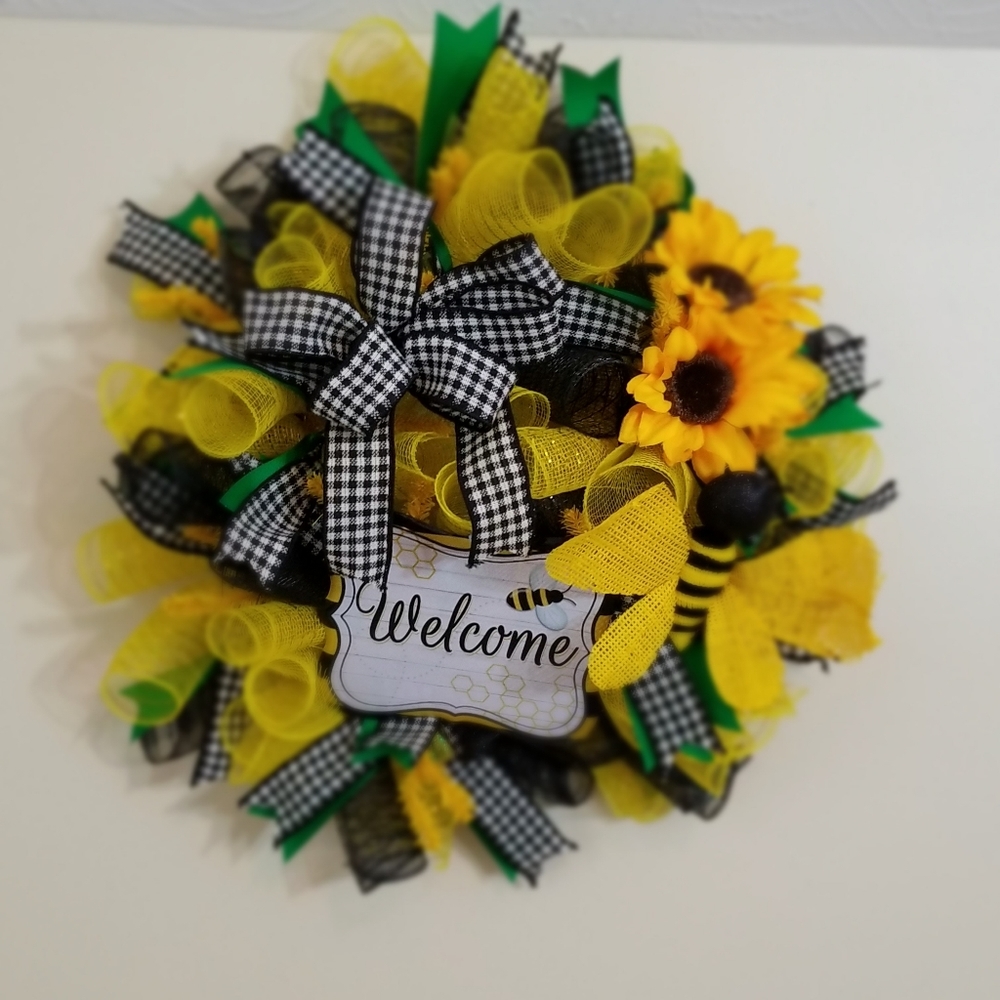 Bumble bee Wreath